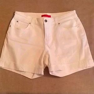 Jennifer Lopez white shorts